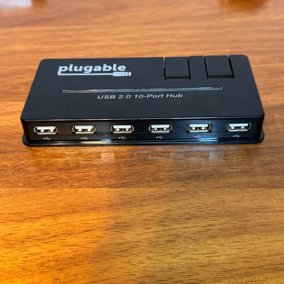 Plugable USB 2.0 10-Port High Speed Hub with Power Adapter and Two Flip-Up Ports - Picture 3 of 9